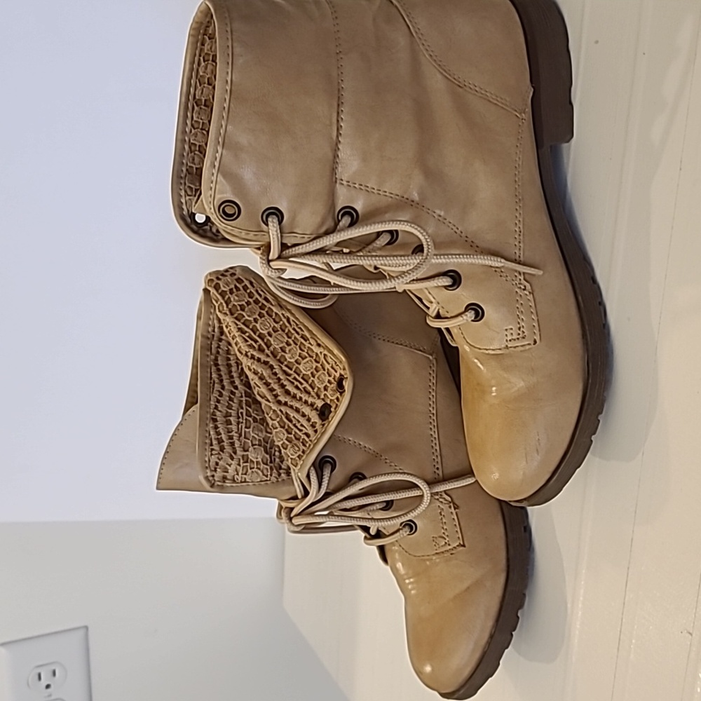 Tan Rock & Candy lace-up boots, size 9M